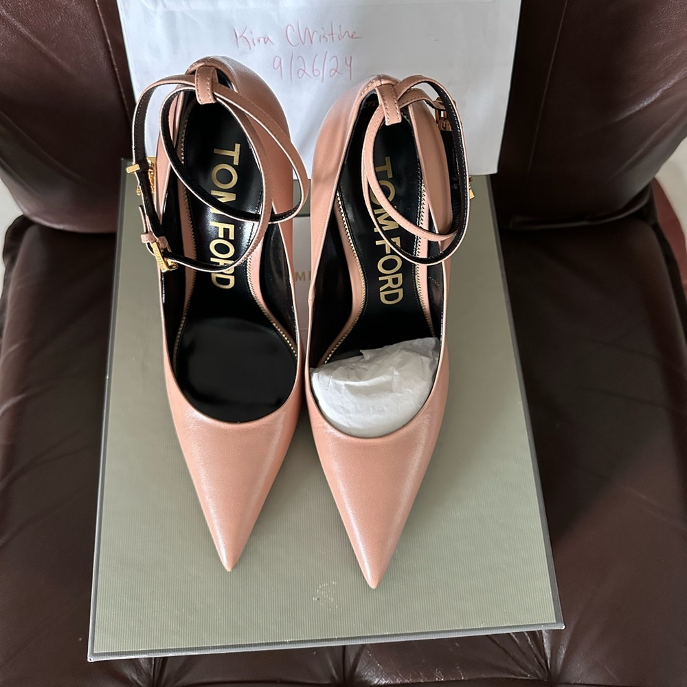 Tom ford padlock pumps in nude